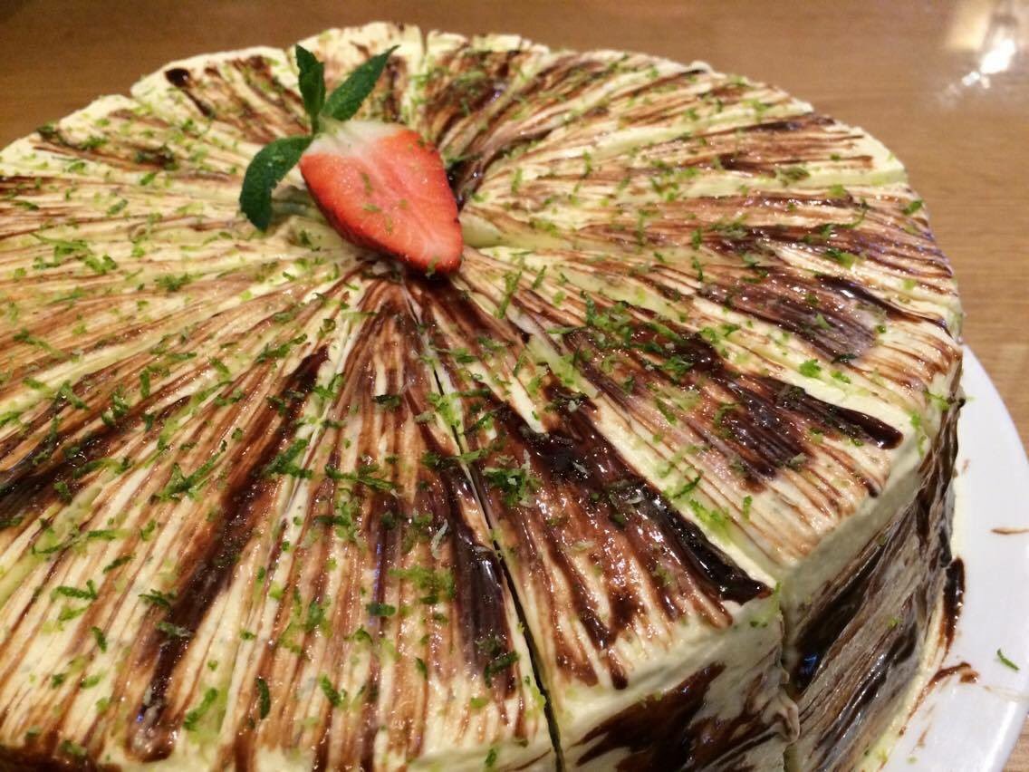 BistroDorobanti's tweet photo. MojitoSummer #byDavid #lime #menta #mascarpone #amaretto #cake #BistroDorobanti 🍴 https://t.co/IV0wZySGwE