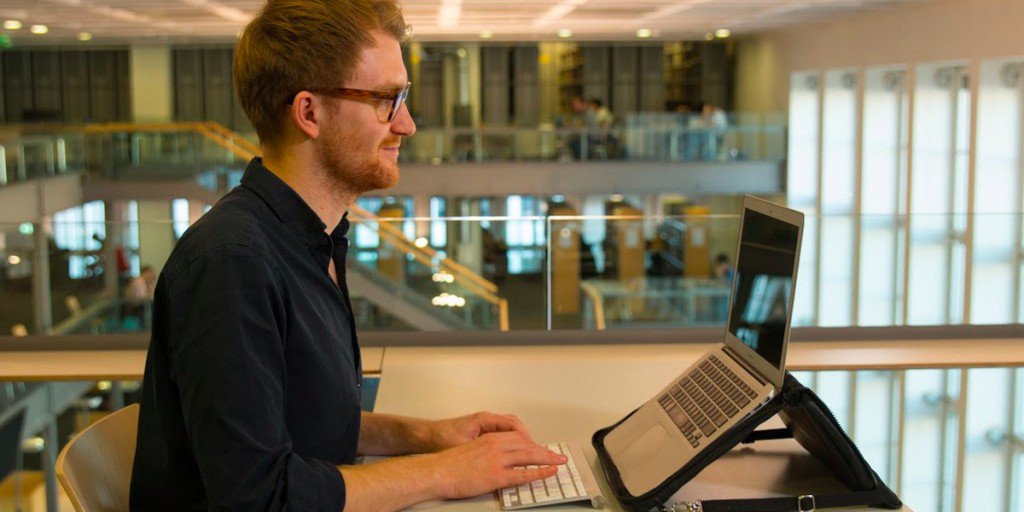 Gegen Nackenschmerzen: Diese Notebook-Tasche soll schlechter Haltung vorbeugen t3n.de/news/ergonomis…