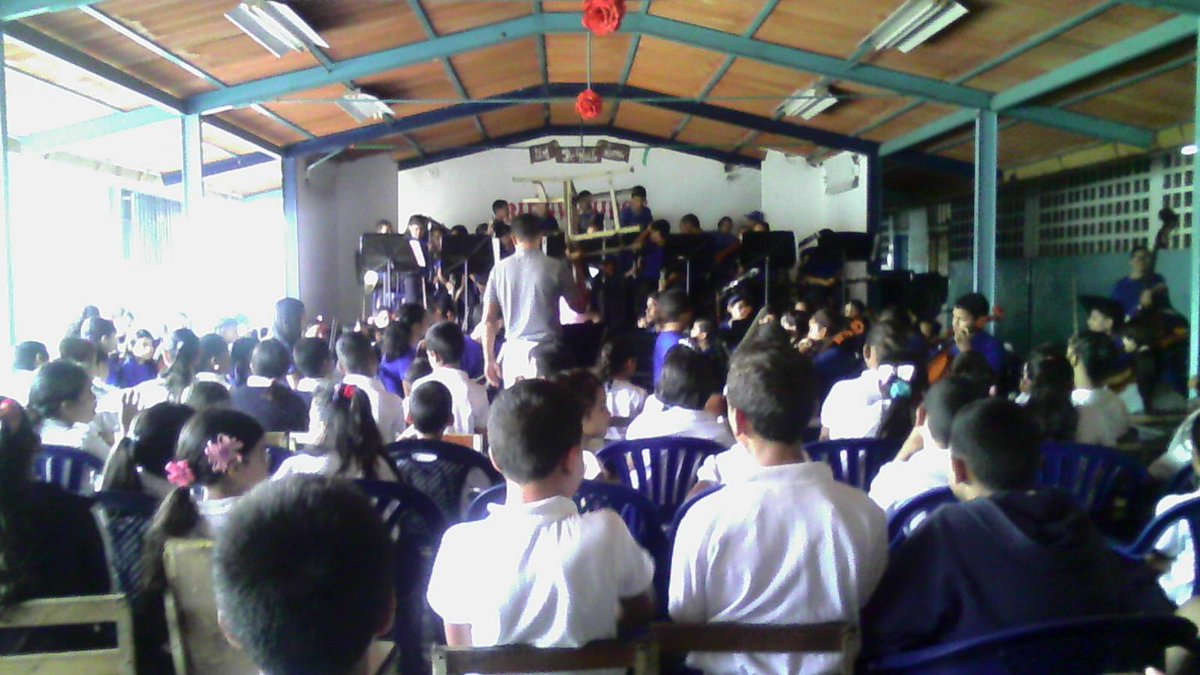 fosjiet's tweet photo. @elsistema @SistemaAnz #ElSistemaCumple41 El Tigre celebra Aniversario de El Sistema. Orquesta Infantil. https://t.co/JcHlM1aEgo