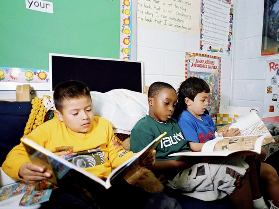 edutopia's tweet photo. 12 ways to nurture a love of #reading: https://t.co/0LApcYFXH6. #litchat #engchat https://t.co/jcLgeD5Xhg