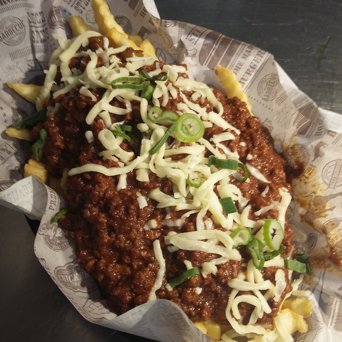 denman271's tweet photo. From the pass chilli on crinkle cuts, spicy meatballs, buffalo wing 'n' slaw, pulled curries lamb on naan #rustic https://t.co/FECkyxnT5V