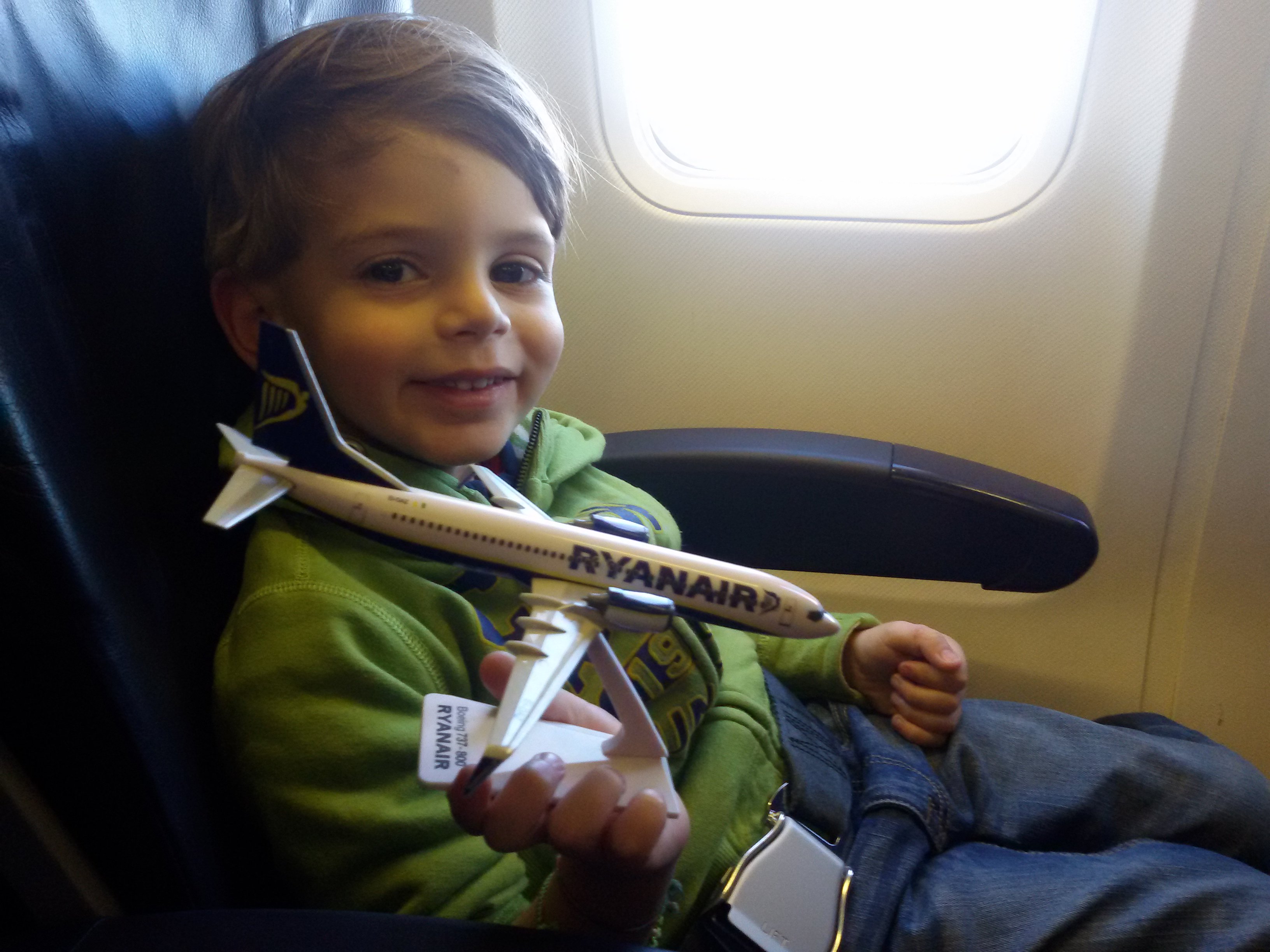 Ryanair A Twitter Competition Time Share A Pic Of You With An Onboard Purchase Today To Win A 100 Flight Voucher Rt Ryanairinflight T Co Xd8zg2sjpc Twitter