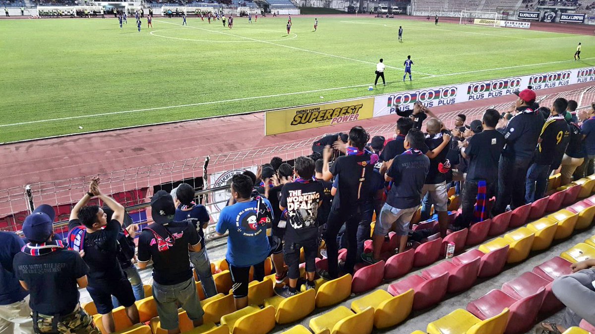 BoysOfStraits's tweet photo. Sekarang di stdm selayang.. take care brothers..
#bosfamilia
#weareallboysofstraits https://t.co/2A0JIBjIT2