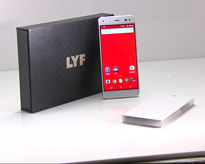 PrimeUnboxed's tweet photo. Review of Lyf Earth 1 on Unboxed tonight at 8pm @NDTVPrime. Whats new in it? Hit or miss? Find out... https://t.co/Ut12ycwp1H