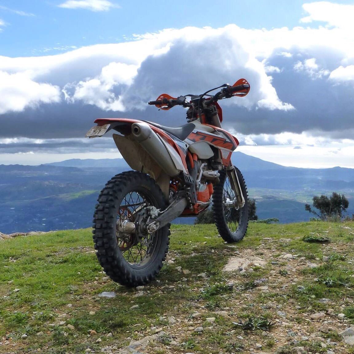 offroadorange's tweet photo. The beautiful hills of Southern Spain never fail to deliver! Come and explore with Offroad Orange. @KTM_UK #exc https://t.co/x54SccuCLA