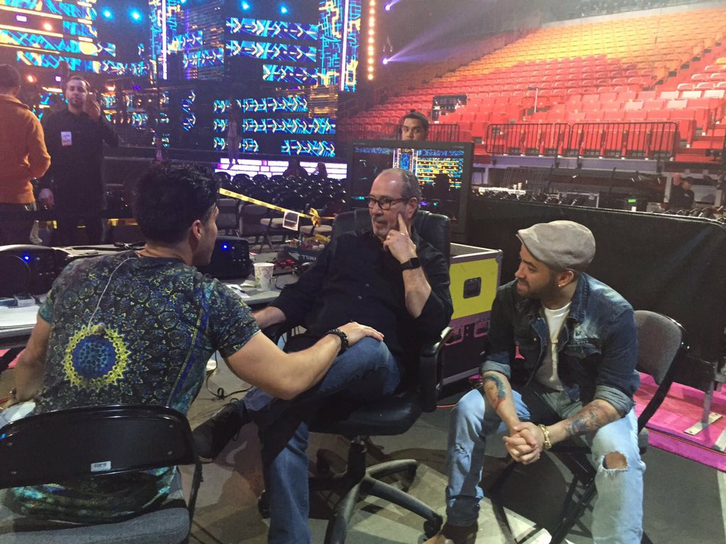 SuarezCisco's tweet photo. Con @ChinoyNacho preparando #PremioLoNuestro 

#CS #ProducerDirector #Show https://t.co/swvpAYVqvK