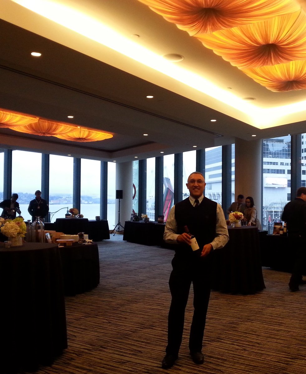 Had fun pouring <a href="/vventisquero/">Ventisquero</a> wines w/<a href="/DrinkChile/">Wines of Chile</a> 2016 Vancouver <a href="/WoC_CanadaWest/">Wines of Chile</a> <a href="/Hsfuentes/">Horacio Fuentes</a> #WinesofChile #TED2016