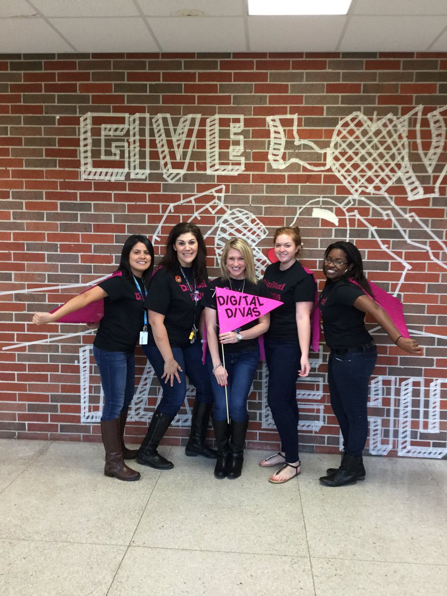 DigitalDivas_DP's tweet photo. Team Pic!!!! #dptech2016 https://t.co/S7zNhWrWwZ