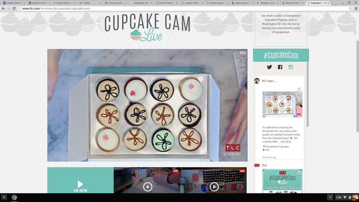I didn't just lick my screen I swear <a href="/KatherineSophie/">Katherine Sophie</a> <a href="/GTownCupcake/">Georgetown Cupcake</a> <a href="/TLC/">TLC Network</a> #CupcakeCam #contest
