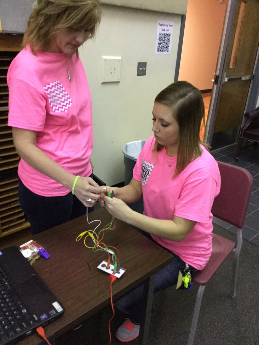 civoltz's tweet photo. Makey makey music #dptech2016 https://t.co/1ScjRip91f