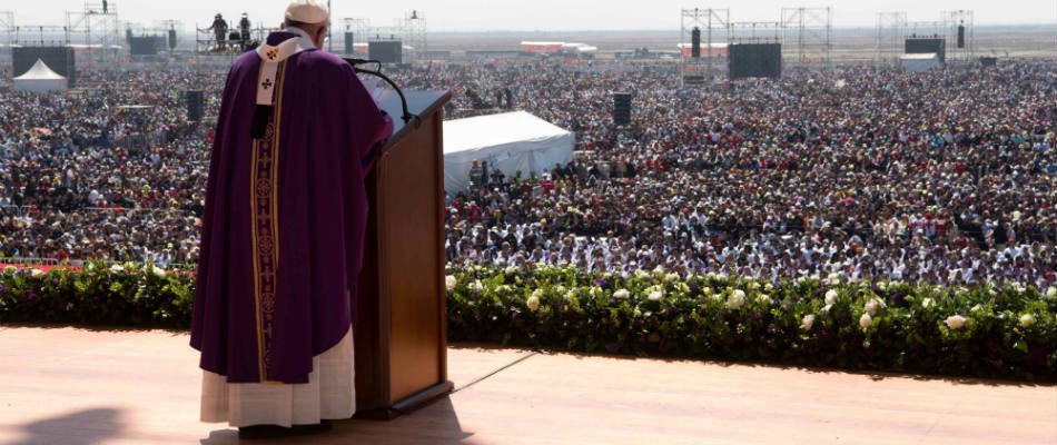 ElDailyPost's tweet photo. How is Pope Francis' visit to Mexico going? https://t.co/JTzWXqjhgh #PopeInMexico https://t.co/VCkgHnkDrn