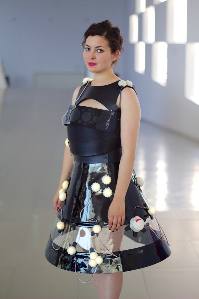 EnvDress's tweet image. Muy pronto podréis ver uno de los #environmentdress que produjimos en @LABoral en #justtech en @justmadartfair