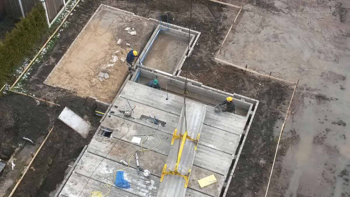 DrosteKleinbouw's tweet photo. Vandaag de begane grondvloer gelegd bij nieuwbouw woning te Riele te Zenderen https://t.co/yhE3c5415A