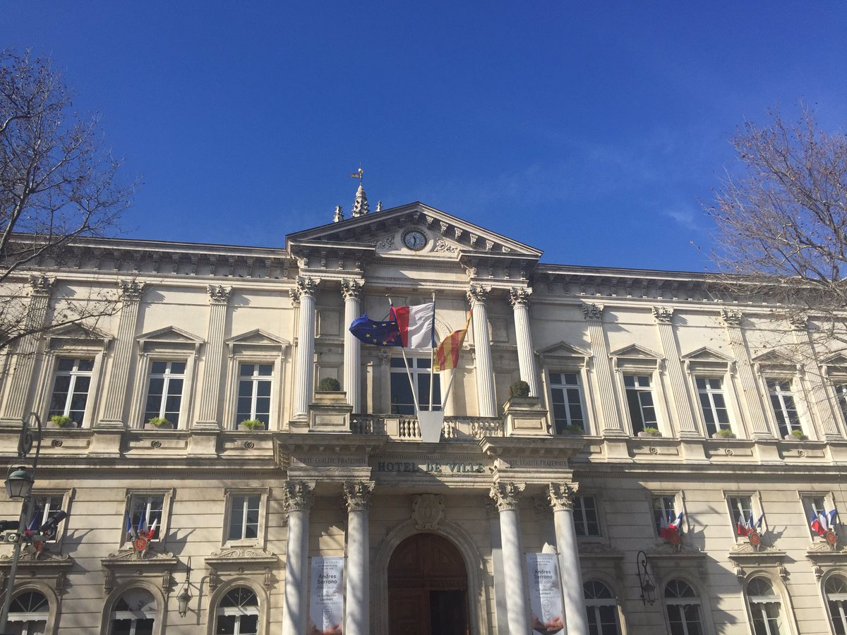 jenrmeyer's tweet photo. So #Avignon has been indredible! So warm in the sun yesterday ☀️, today nearly blown off my feet in #lemistral ! https://t.co/NbUXUyDJe8