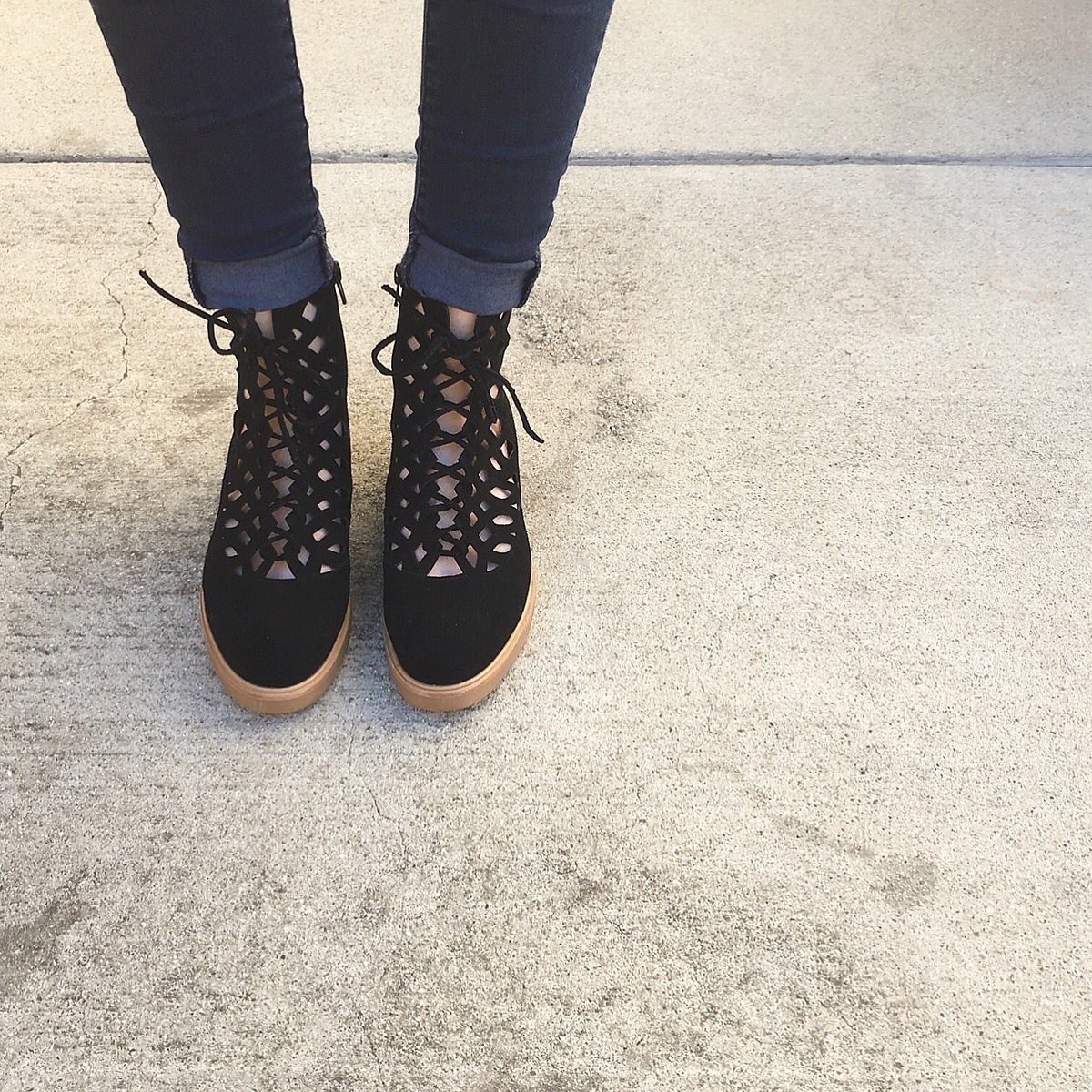 TiltedSole_'s tweet photo. #Adderly โข #JeffreyCampbell โ๐ผ๏ธ https://t.co/ZnMRwq9ZSS
