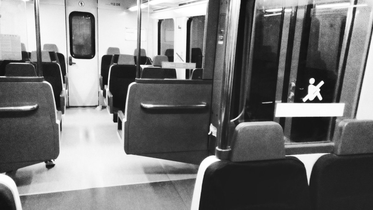 laumofu's tweet photo. Para mí @Morales96Laura de @E_distribution silencio es cuando los ferrocarriles van vacíos. https://t.co/UR8gjaJGPx