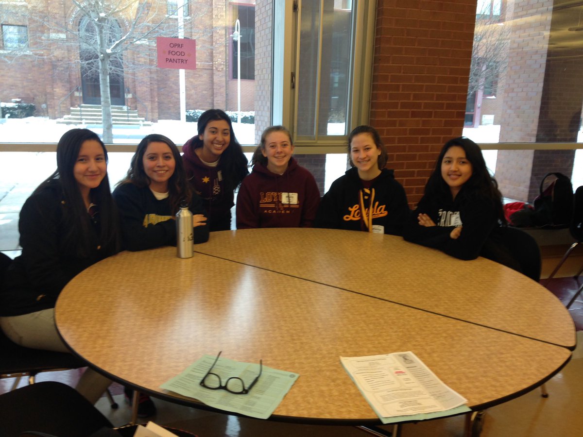 ThePeroxiZone's tweet photo. Ready to serve with new friends at the OPRF Food Pantry : ))))) 🍎🌽🍵🍽🍪 #JesuitDayofService2016 #Lit #Women4Others https://t.co/bTtVj3ENbD