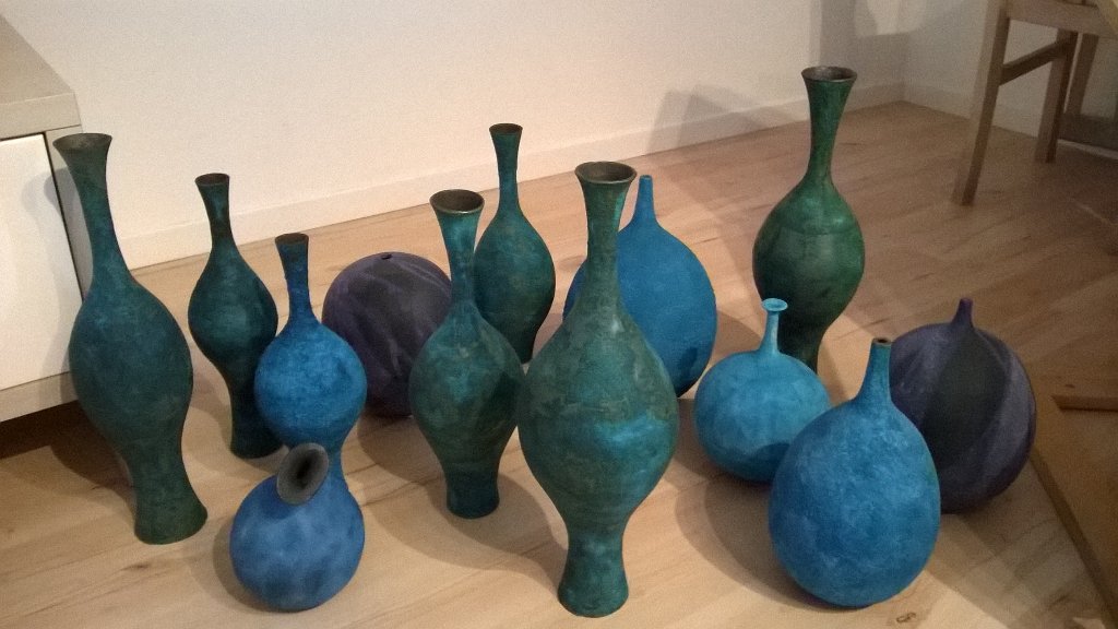 Rakugarden's tweet photo. Trying to choose some of my pots to bring back to england  #pots #ceramics https://t.co/nM4hjeI2uS