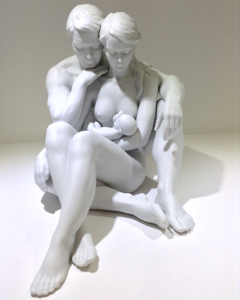 EmmegiGioielli's tweet photo. Famiglia:dove la vita ha inizio e l'amore non finisce mai!"L'essenza della vita", la statua in porcellana di Lladró https://t.co/TfiOJlP70P