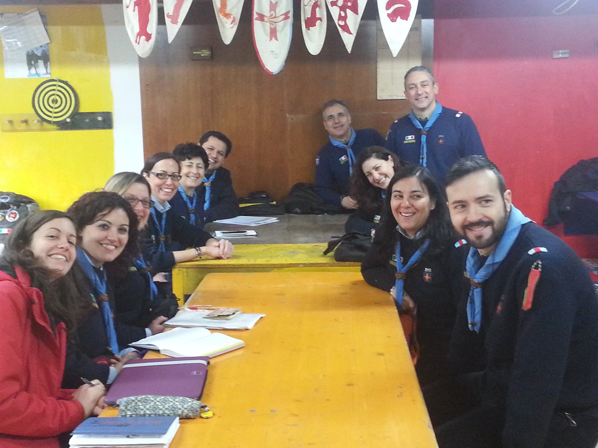 CarnetdiMarcia's tweet photo. La redazione di Carnet di Marcia al lavoro per il nuovo piano redazionale 2016-2018 @CarnetdiMarcia https://t.co/VNdUk8nXTw