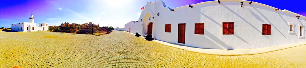 AlmuznMohammed's tweet photo. Local architecture #3
#Swakin #portsudan journey
Taken at 
"Osman Digna island " https://t.co/tKfROsBGfu