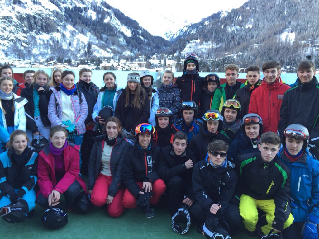Winterton_PE's tweet photo. About to go in the gondola! Great first day skiing! Pizza night tonight! @WintertonWCA https://t.co/adtNooQ8WV