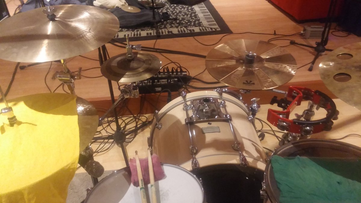 HugoOrtizDrumme's tweet photo. #recording #sessions with #WolvesAsFriends at #EOG Studio, Lima. Peru. #indie #folk #drummers #studio #FelizLunes https://t.co/rqOyXCurZM