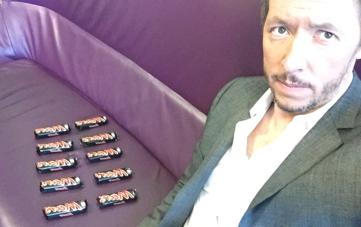 TBT9_W9's tweet photo. La tournée de @JeanLucLemoine commence le 10 Mars. 10 mars. Vous l'avez ? 😉 #TPMP https://t.co/tCfrknKHn5