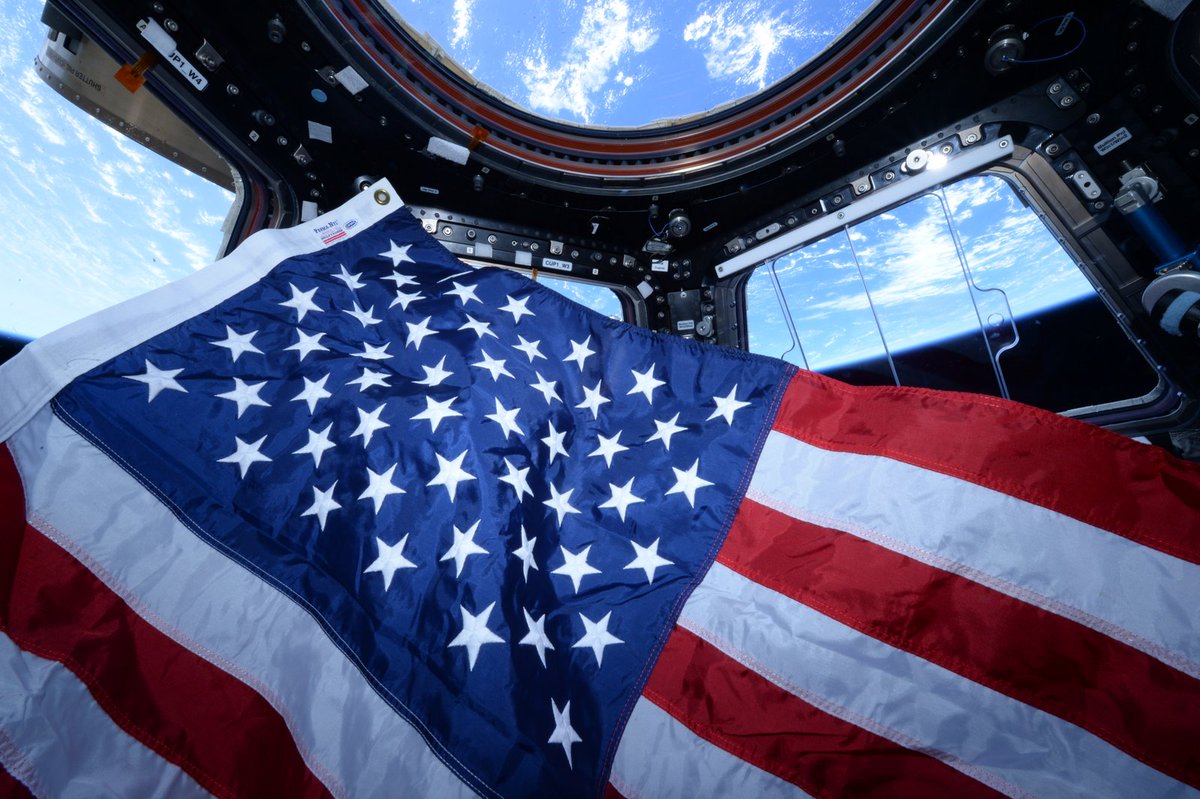 StationCDRKelly's tweet photo. Happy #PresidentsDay from @space_station! #YearInSpace https://t.co/ECrPCIs75E
