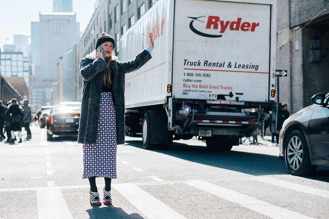 BritishVogue's tweet photo. #NYFW: the street chic diaries https://t.co/SB1g2FSEsW https://t.co/f3zCZeTq2a