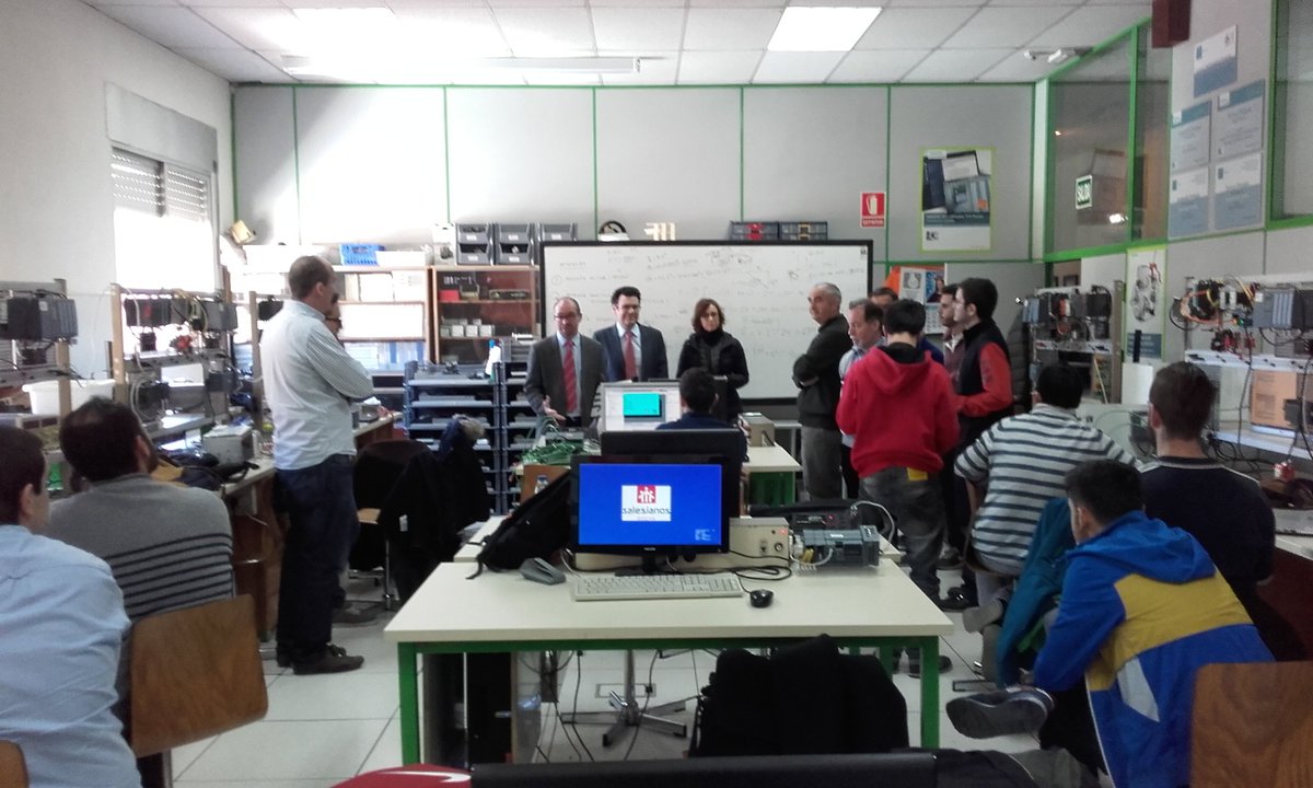salesianosatoch's tweet photo. Estupenda presentación de proyectos de nuestros alumnos de Robótica. https://t.co/OzQU1Ubxih
