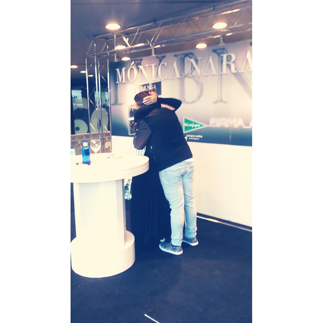 JosePareja97's tweet photo. Que malo es el remember prematuro...pero todo por recordar momentos así. Un placer conocerte Mó 😊😉 @monicanaranjo https://t.co/oyh2hEPgqF