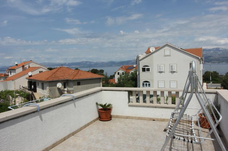 Offer discount: #Supetar, #Croatia, apartments OS5850 , -15% (15.02.16-30.09.16) dlvr.it/KWMzWM