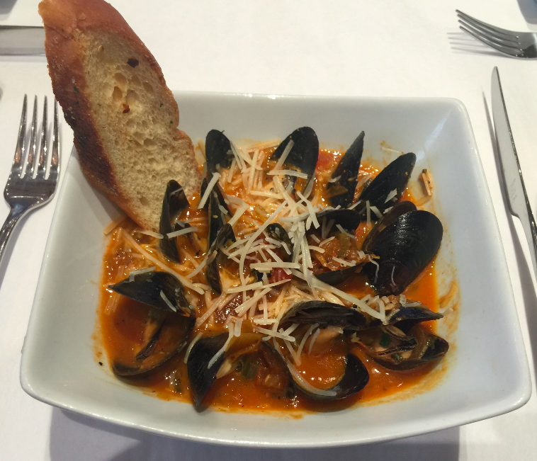 thegentrybar's tweet photo. @EaterCHS  come on in and enjoy some fresh #mussels #tomatobroth #kingstreetdining #holycityeats https://t.co/2mZcyY7tRc