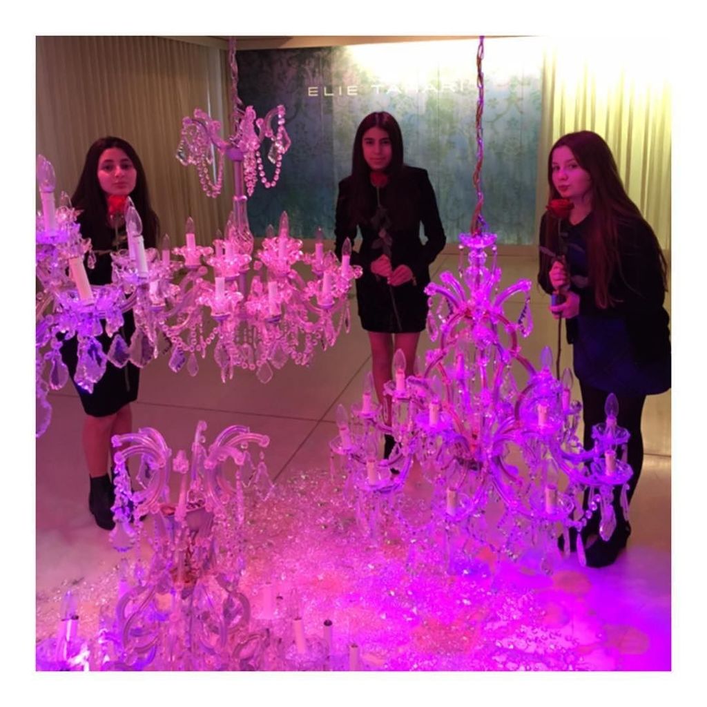 TryWearEasy's tweet photo. Elie’s daughter and her friends share a #NYFW moment at the #ETFW presentation. https://t.co/vm9YuFeSva