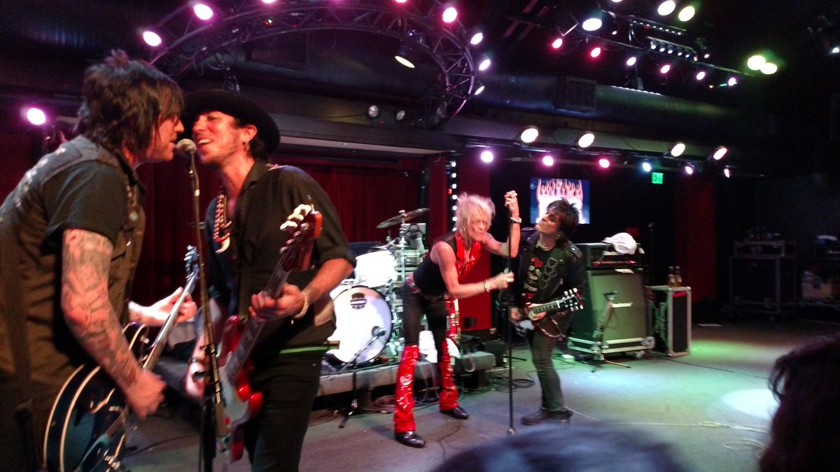 thunder_mike's tweet photo. @michaelmonroeofficial at @RockbarSJ on Sat Night.  Awesome show. #michaelmonroe #livemusic https://t.co/QePWiia5dp