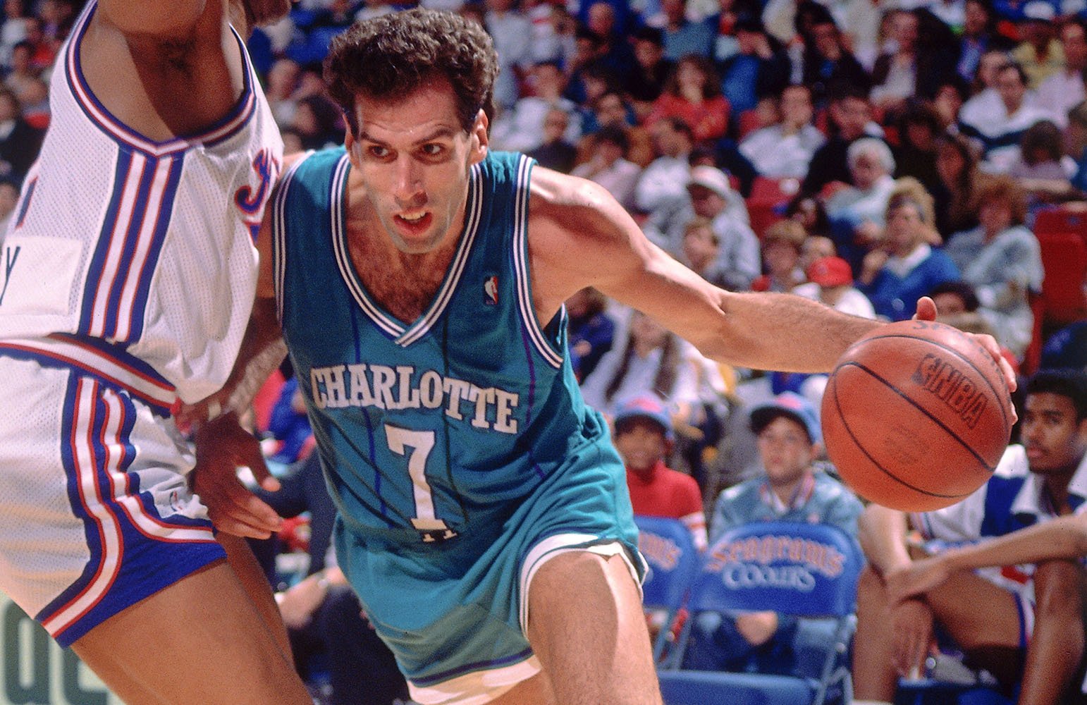 Kelly Tripucka frighteningly debuts the Charlotte Hornets' 'new' uniform in  1988 (Video)