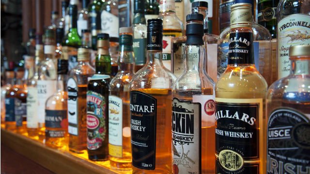 visitlondon's tweet photo. Prepare for #StPatricksDay with our pick of the best Irish pubs in London! https://t.co/j9OTKovlp7 https://t.co/EhQOpydxLs