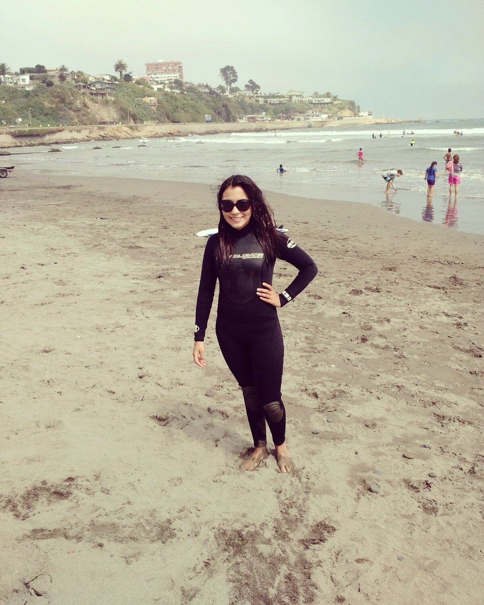 caamiallendes's tweet photo. Surf en Concón https://t.co/zrDSUPY6u0
