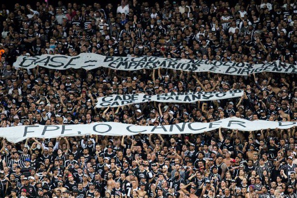 CorinthiansPLS's tweet photo. Manifestação legitima deve ser aplaudida! #Corinthians #ForaFPF #ForaCBF #ForaRedeGlobo https://t.co/fvuGQF4Ybt