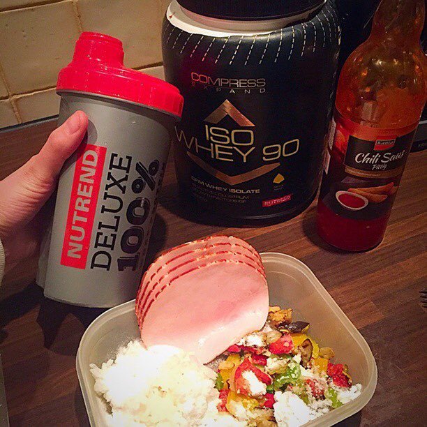 SecretFitFam's tweet photo. Quick post workout meal before work with my next client ✌🏻️ #nutrendatlete #nutrendteam #nutrendsuplements #nutrend… https://t.co/SbKrlz3SAk