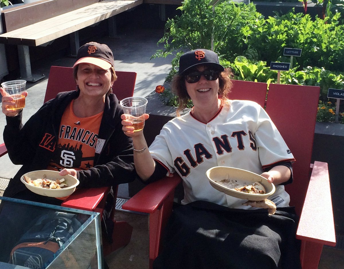 directeats3's tweet photo. Stadiums Score with Farm-to-Game Eats #yum #food https://t.co/pENLBipoJJ https://t.co/7wQqDYLscd