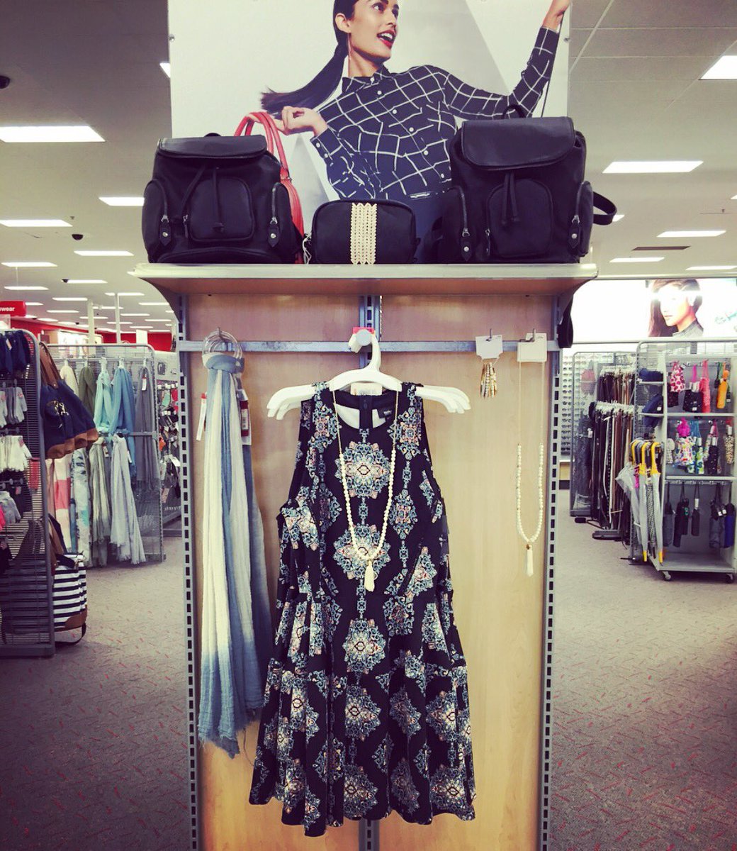 VML_Dana's tweet photo. When you don't have mannequins for all the brands. #DesignsByDana #MossBlack #70sTrend #DrivingSales https://t.co/zJuRpD8pP6