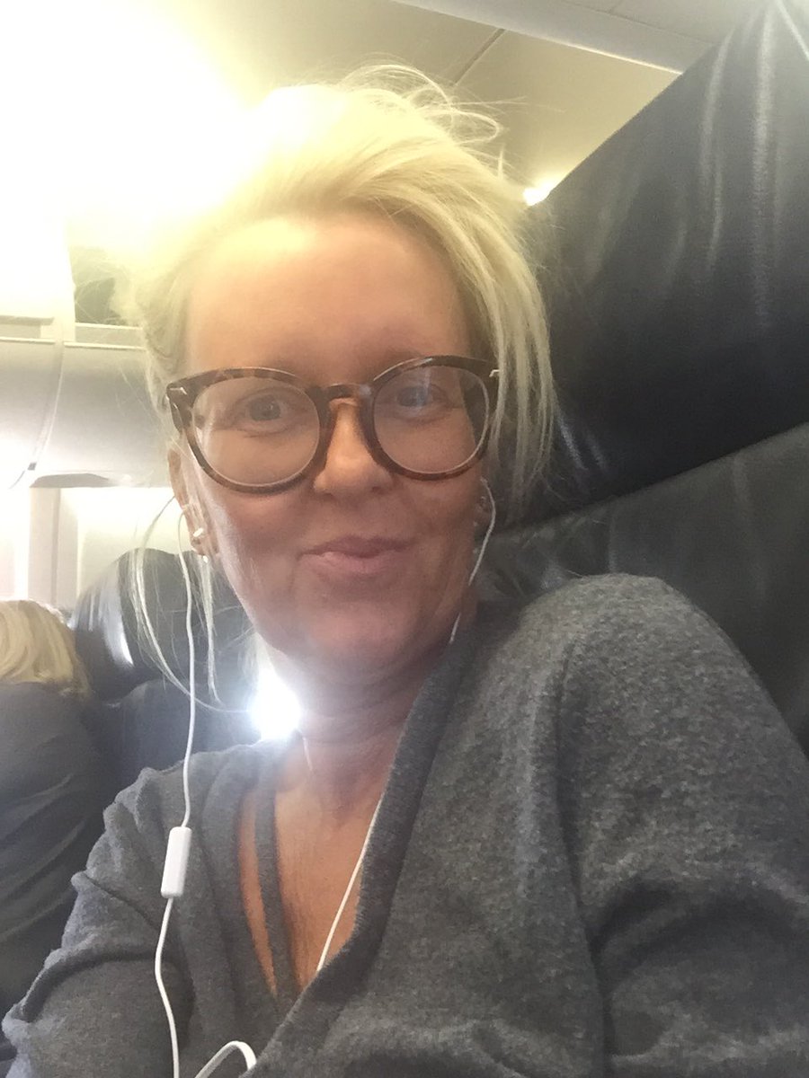 MellyMcKay's tweet photo. Off to do business. 💺✈️☀️🌴 https://t.co/eKbumIxUfj