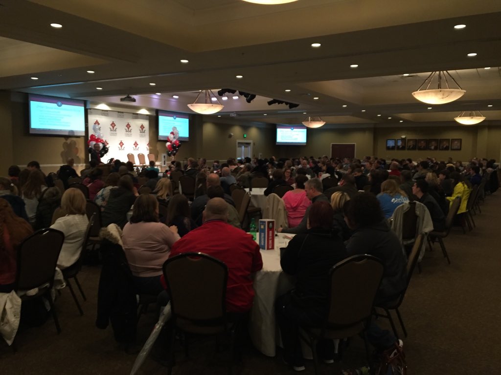 StuFinPlanner's tweet photo. Ready to speak @UnionUniversity about #FinAid for #DayattheU visitors. Glad you all are here today! Great crowd! https://t.co/siptR6moGf