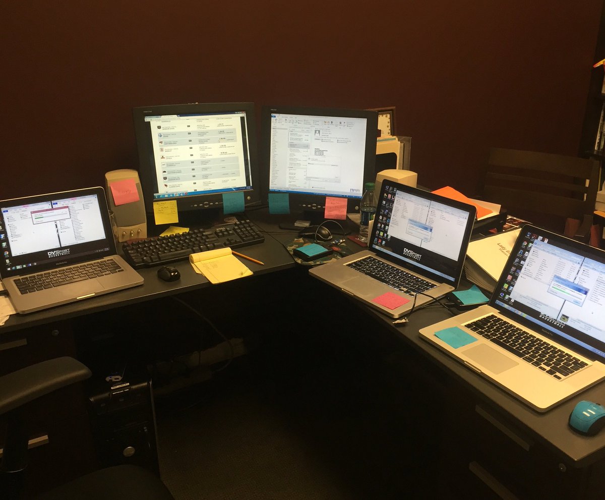 ScottMoore23's tweet photo. Just another day at the office, multitasking away! #needmorepostitnotes https://t.co/0Y9JxZhQ9s