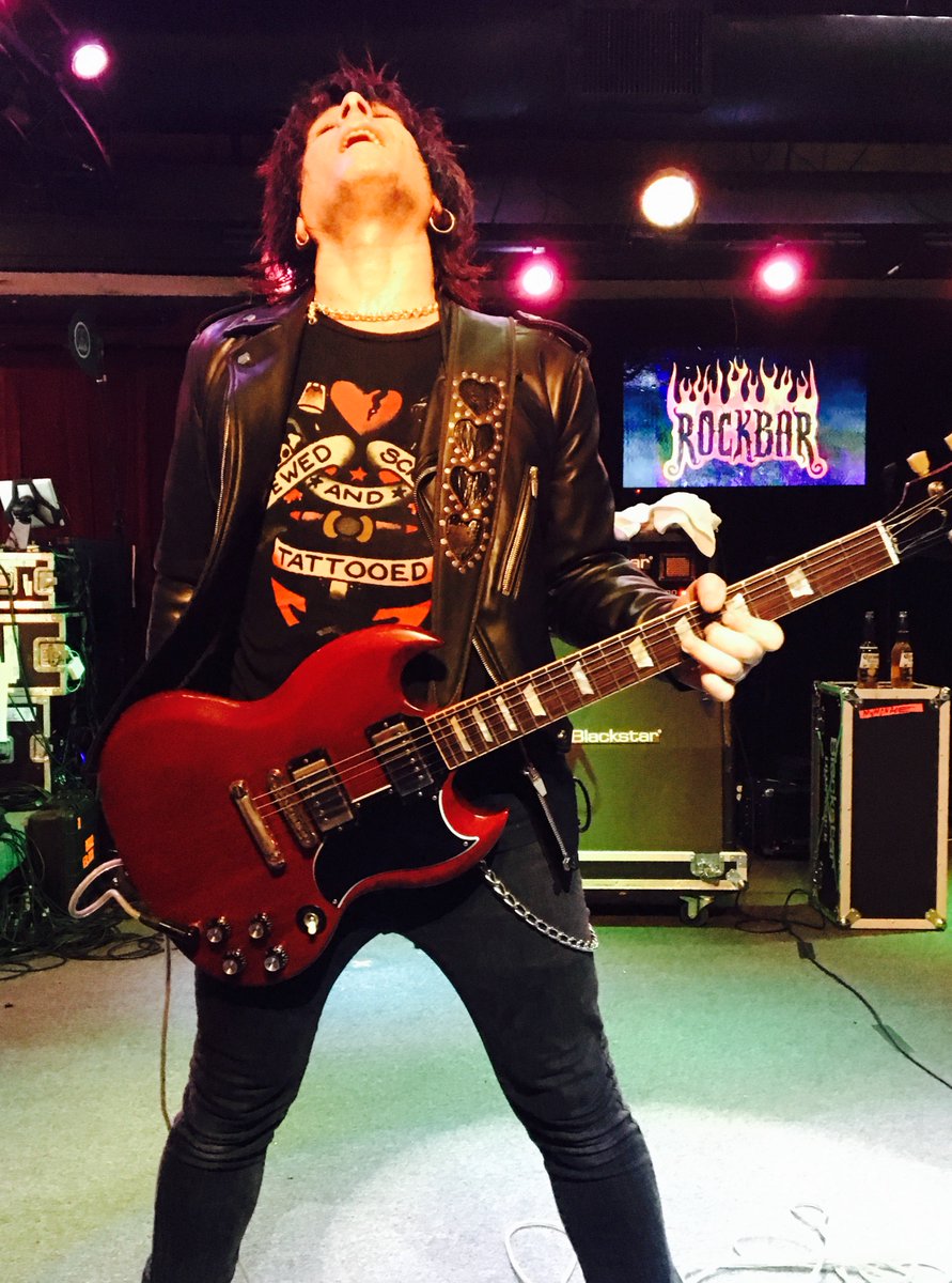 InsideEvil's tweet photo. My favorite shots from 2/13 @RockbarSJ...see ya on Friday in NYC! @SteveConteNYC @michaelmonroe #BlackoutStates #RLF https://t.co/Kft904N7wt