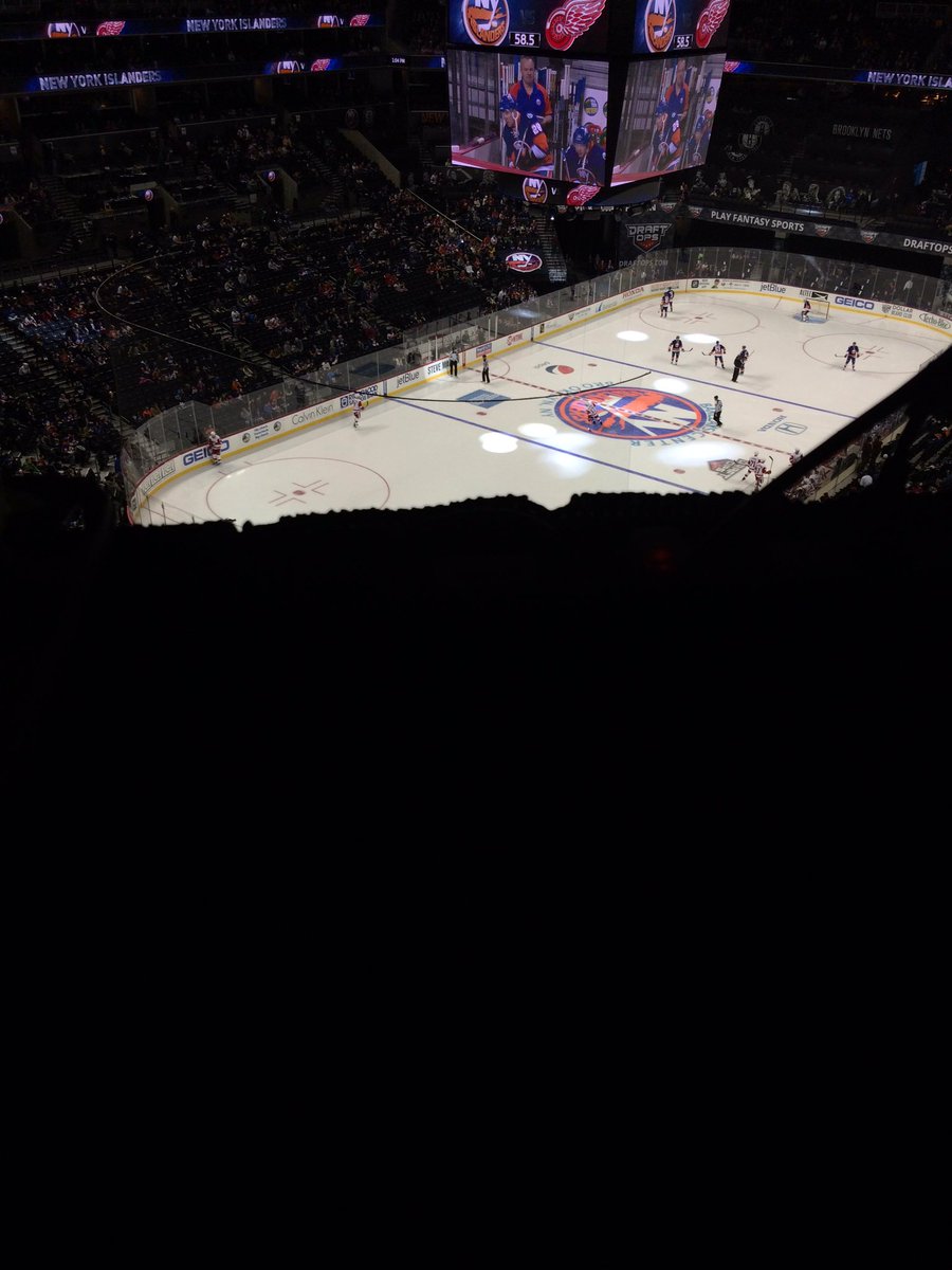 UffeBodin's tweet image. Det lönar sig inte att vara tillbakalutad i Barclay Center. #obstructedview