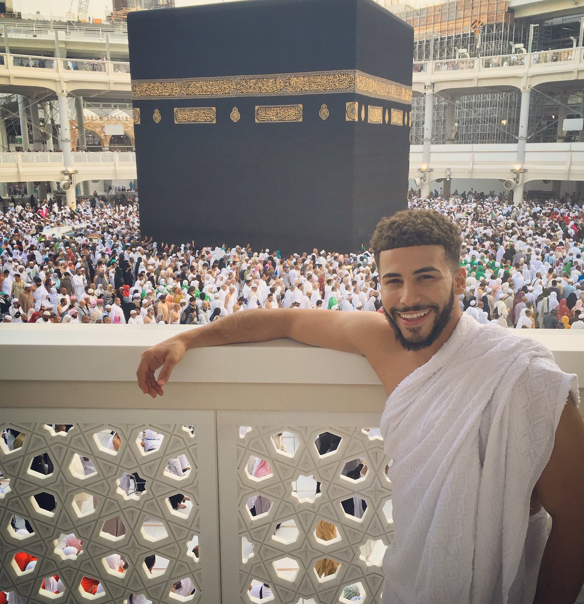 omgAdamSaleh's tweet photo. SURPRISE!! I'm here in Mecca doing Umrah! Thank you for all your support and LOVE!! My dream finally came true❤️ https://t.co/YnpUzP19O0