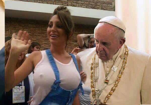 Hasta el papa cae en la tentación !!